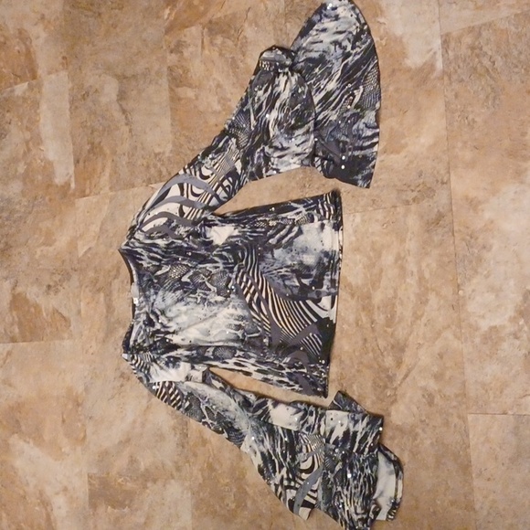 NWOT Venus Embelished Flare Sleeve Top - Picture 1 of 4